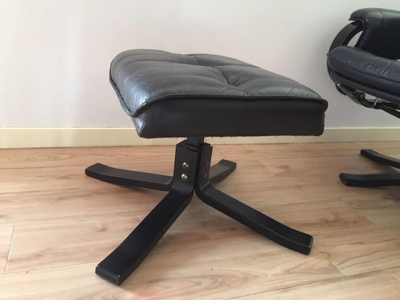 Armchair Scandinavian lounge swivel and tilt and his ottoman Unico 1970 Denmark