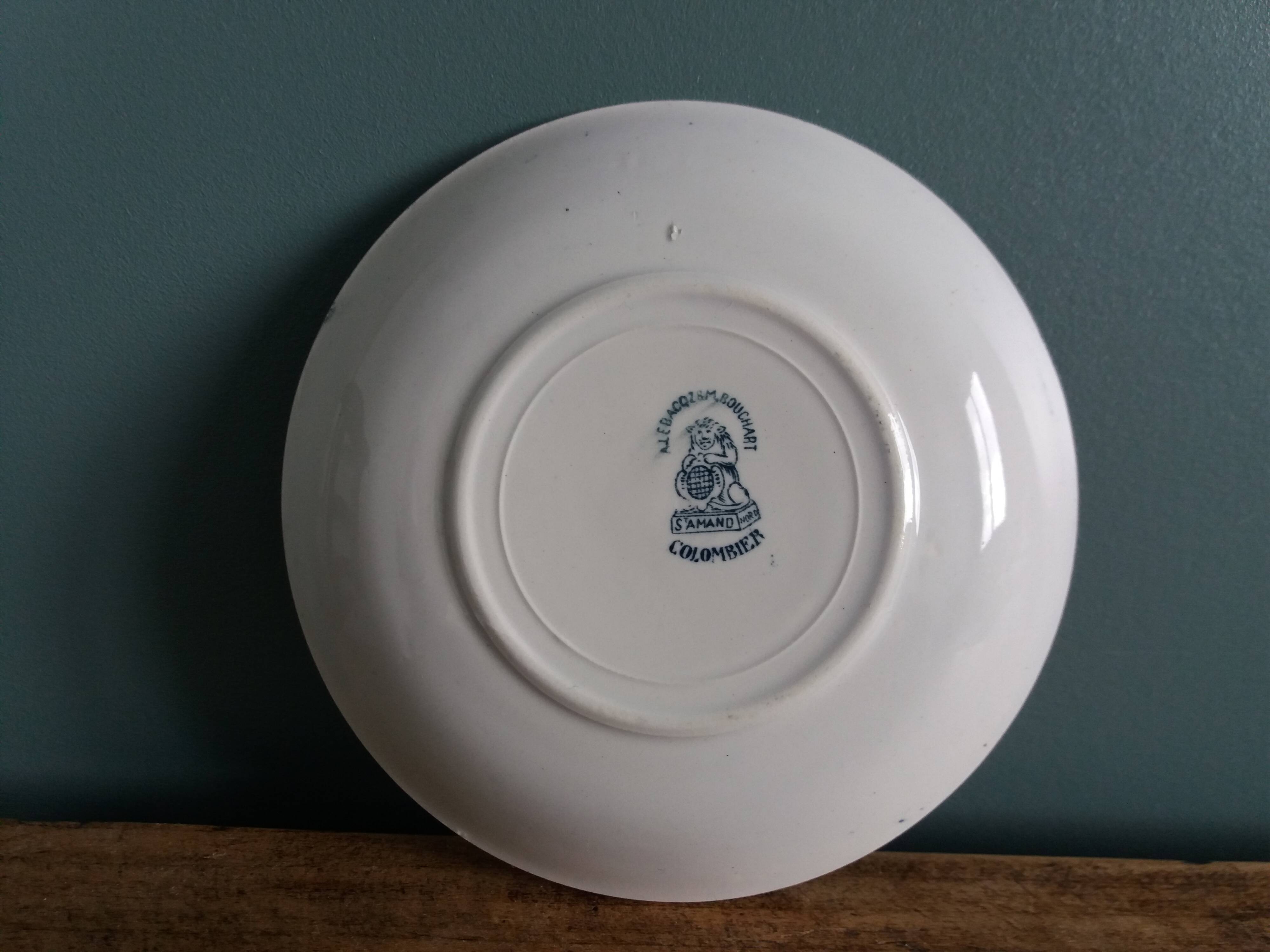 Saint Amand plate by Lebacqz & Bouchart, Colombier decoration, early 20th century