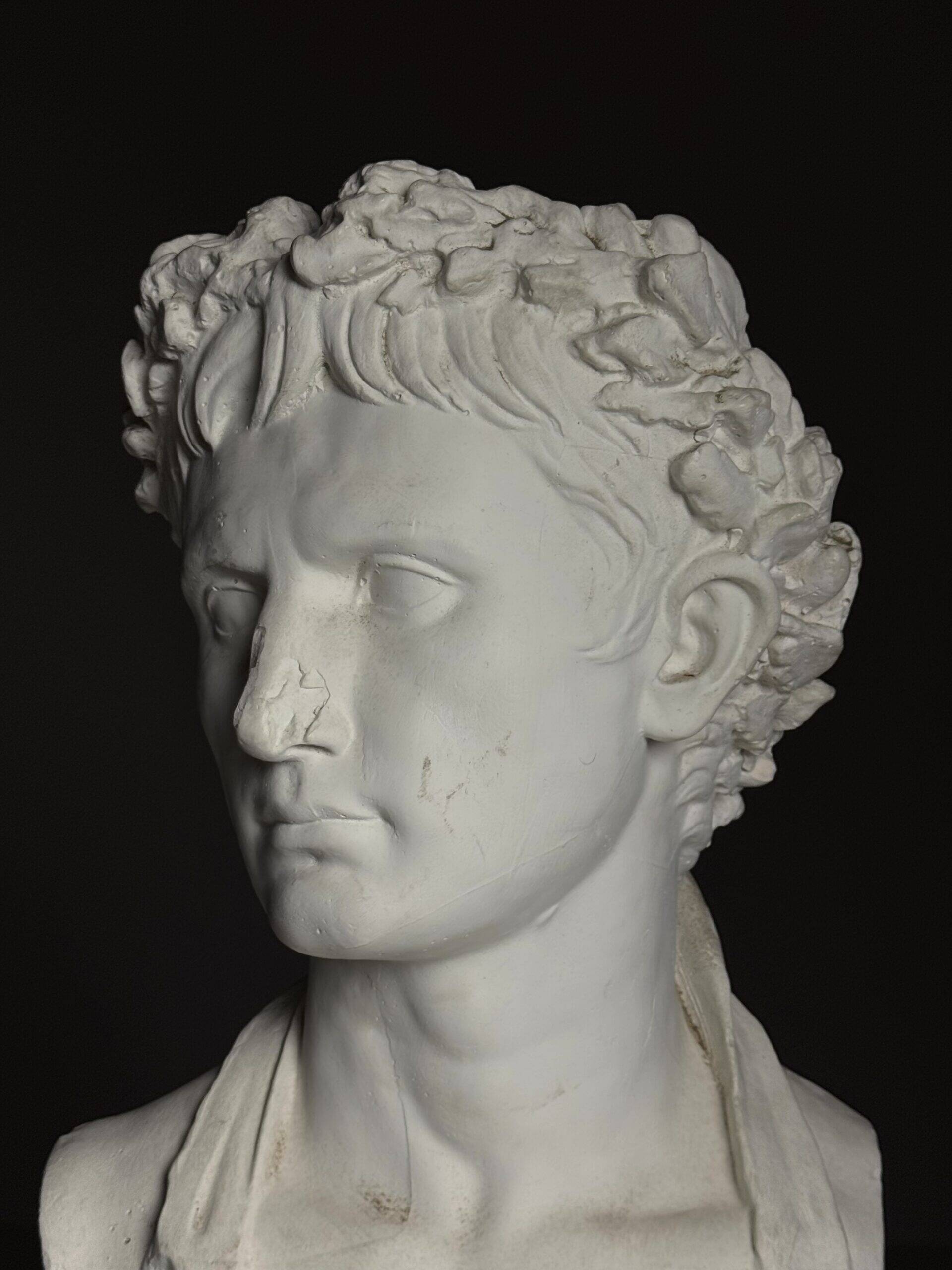 Buste en plâtre de l'empereur Auguste
