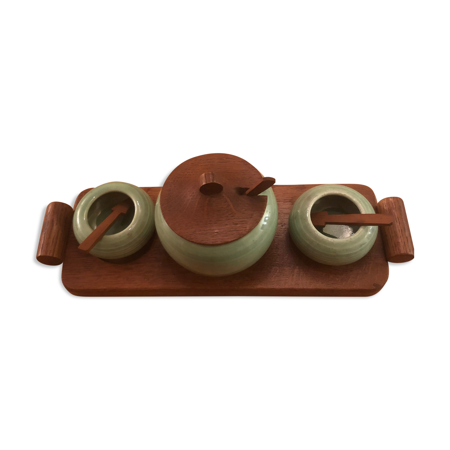 Servant salt pepper mustard