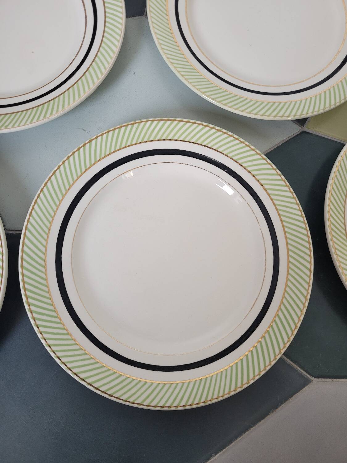 Lot n°2 of 5 Opaceline dessert plates from Salins