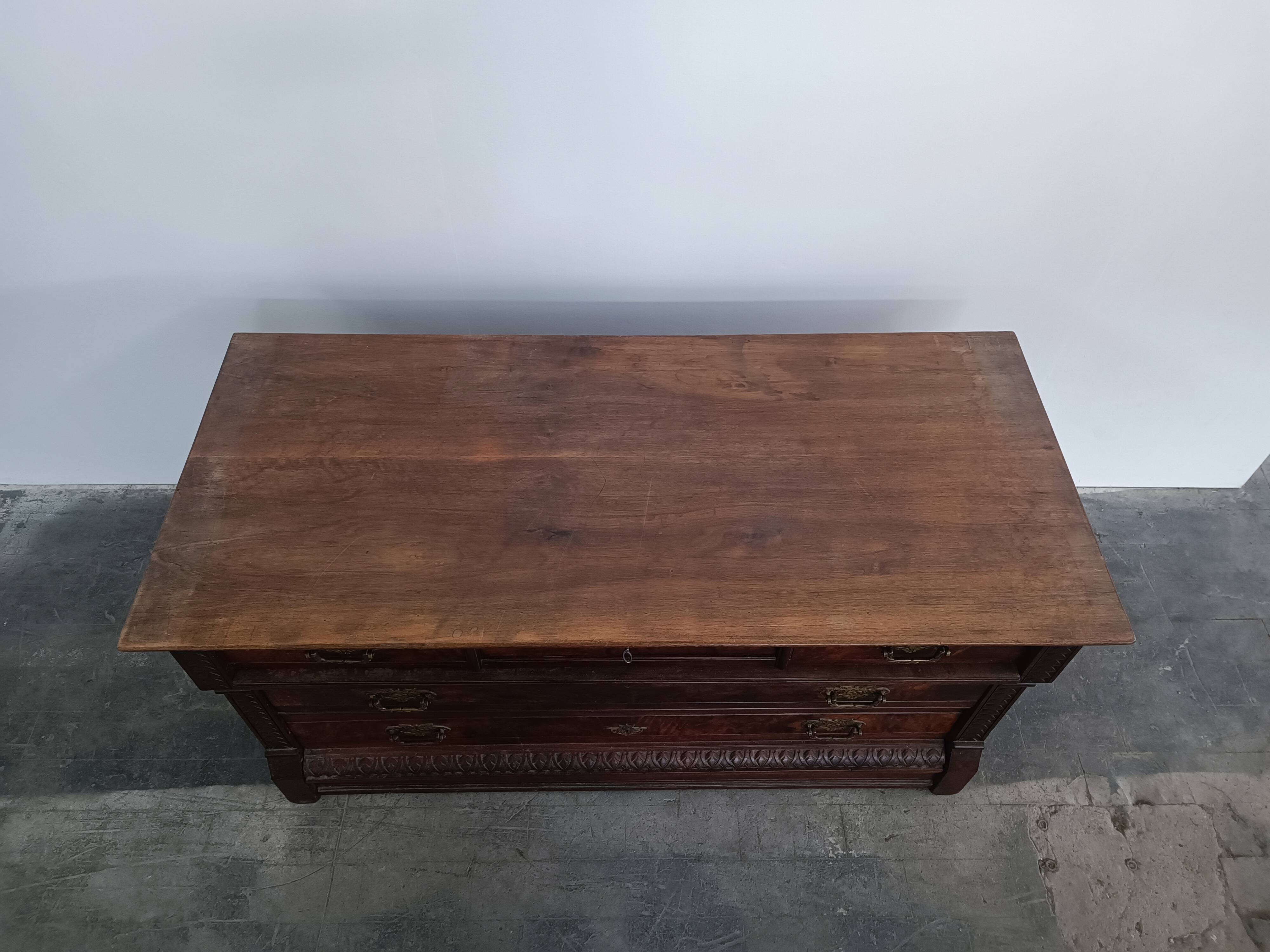 Commode ancienne