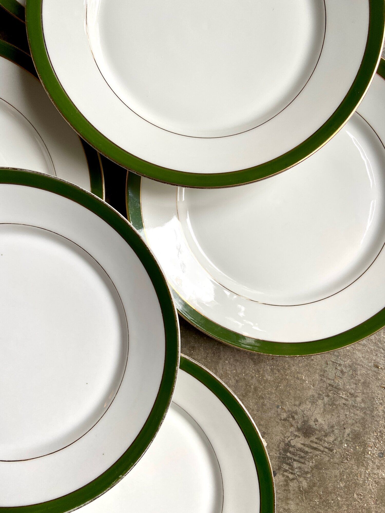 6 flat plates in white, green and gold porcelain