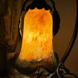 Lampe à poser Art deco en fer forgé et pâte de verre