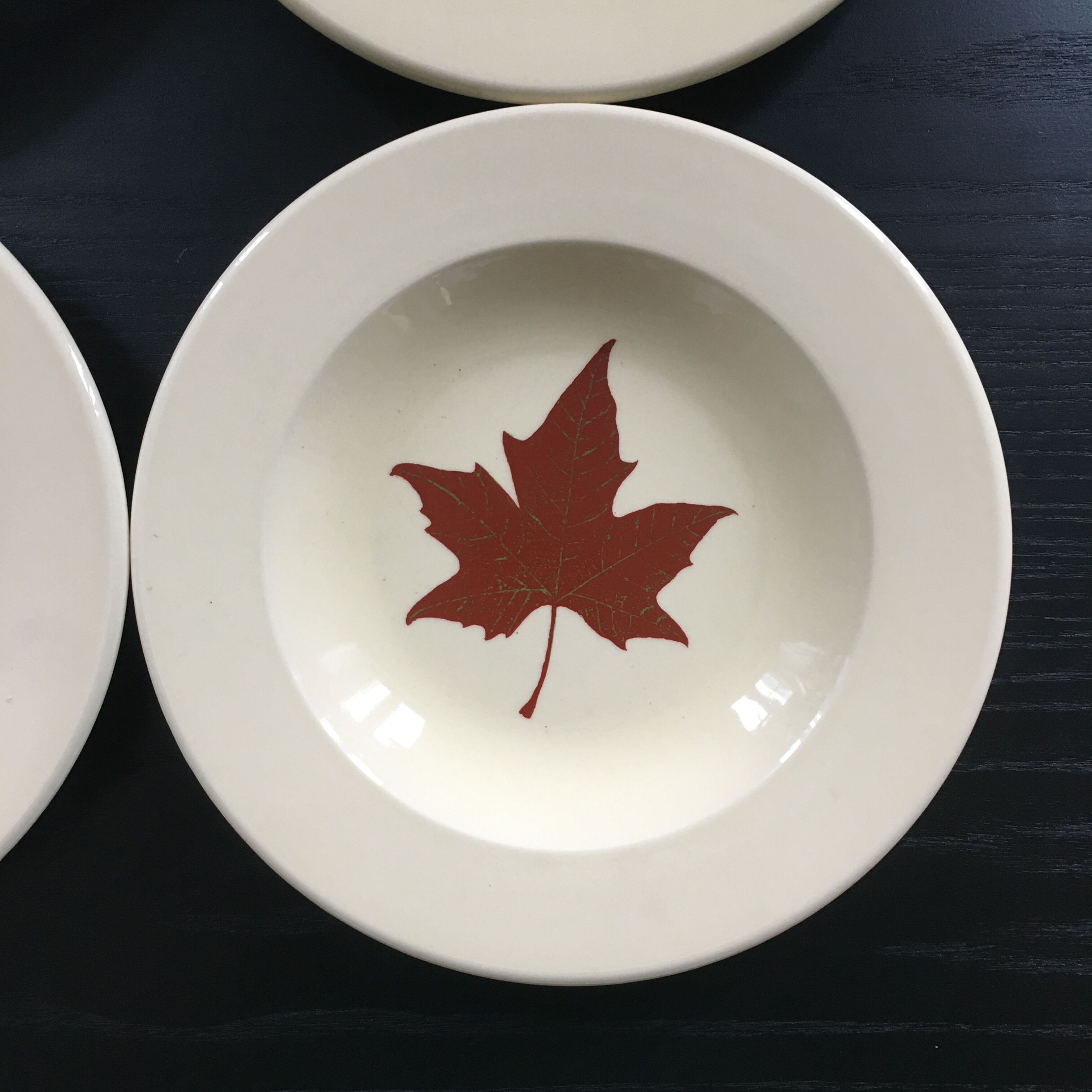 Set of 4 leaf-patterned plates