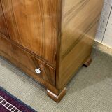 Petite armoire d'étudiant anglais en loupe de noyer des années 1930