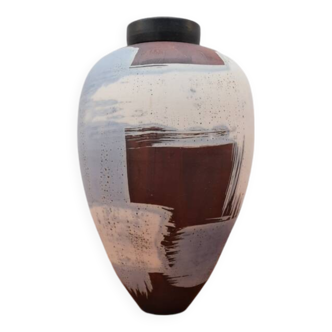 Ceramic pot by anima roos