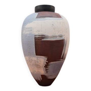 Ceramic pot by anima roos