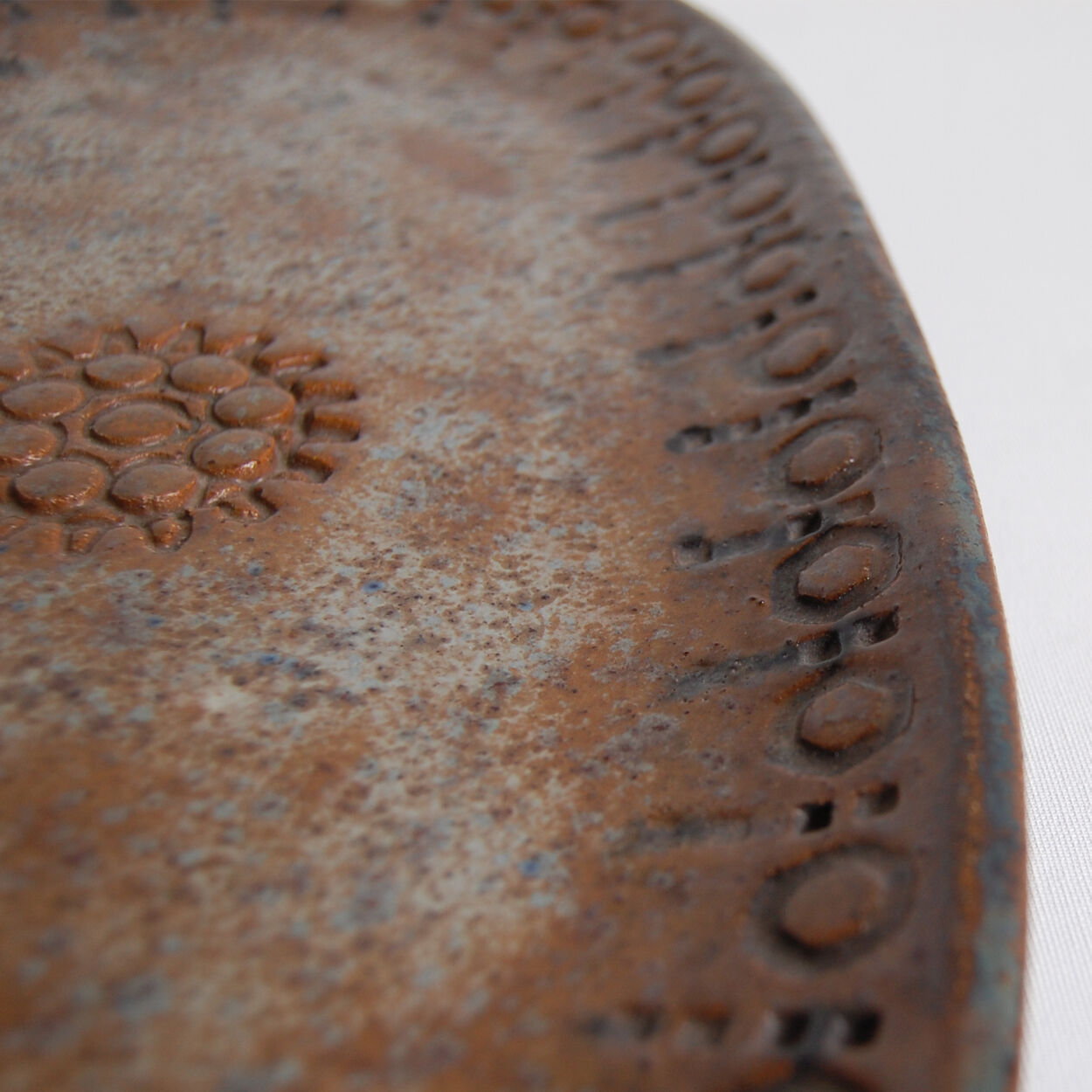 Brutalist ceramic dish by Pieter Oosterlinck - Belgium 1970s