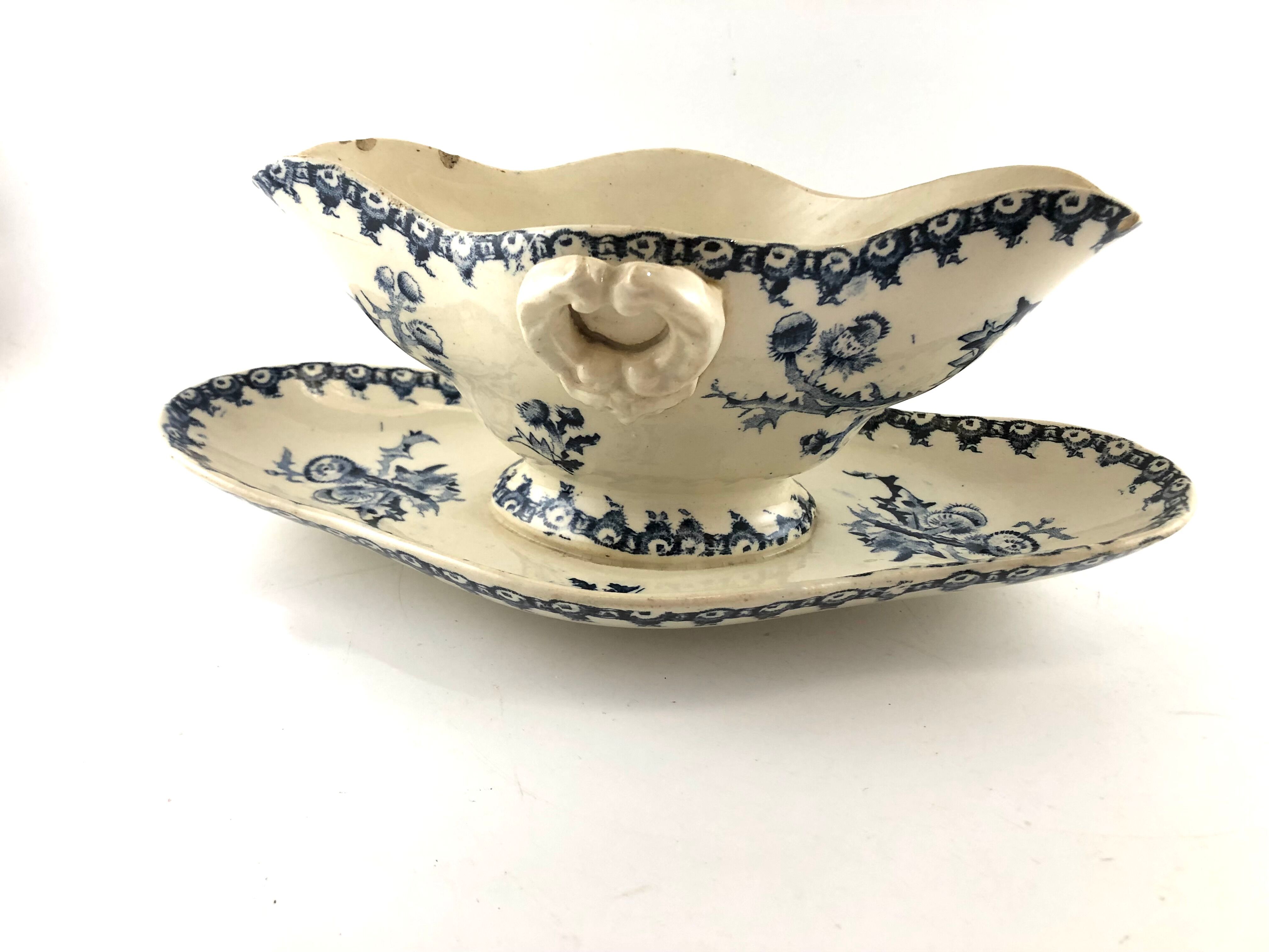 Saucière Gien Modele Chardon bleu en terre de fer 19ème