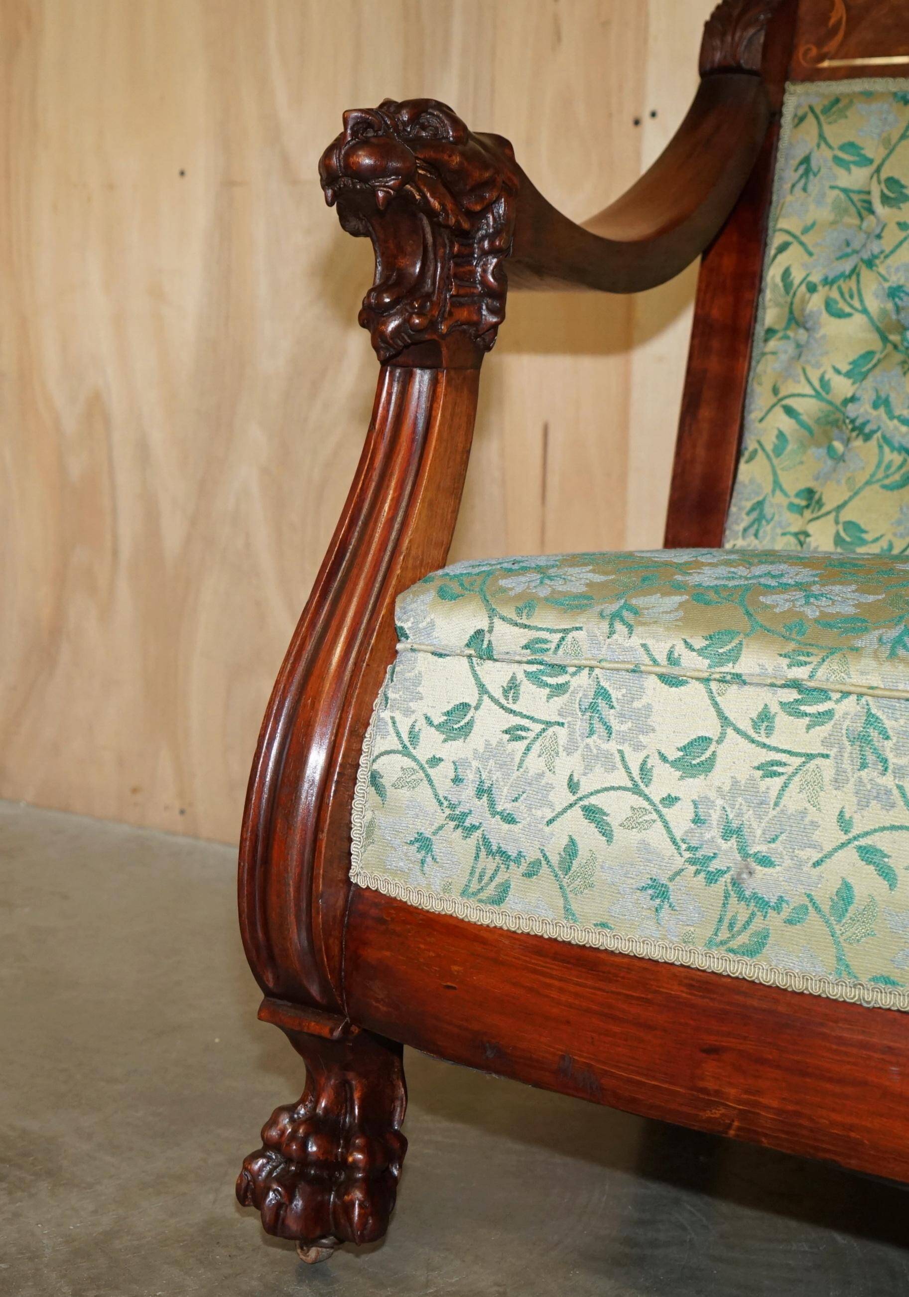 Canapé Chesterfield Ancien Sculpté en Noyer avec Incrustation de Nacre