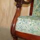 Canapé Chesterfield Ancien Sculpté en Noyer avec Incrustation de Nacre