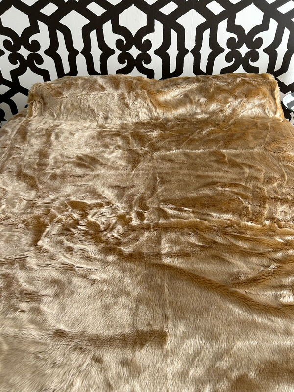 Dessus de lit en fausse fourrure, 1970