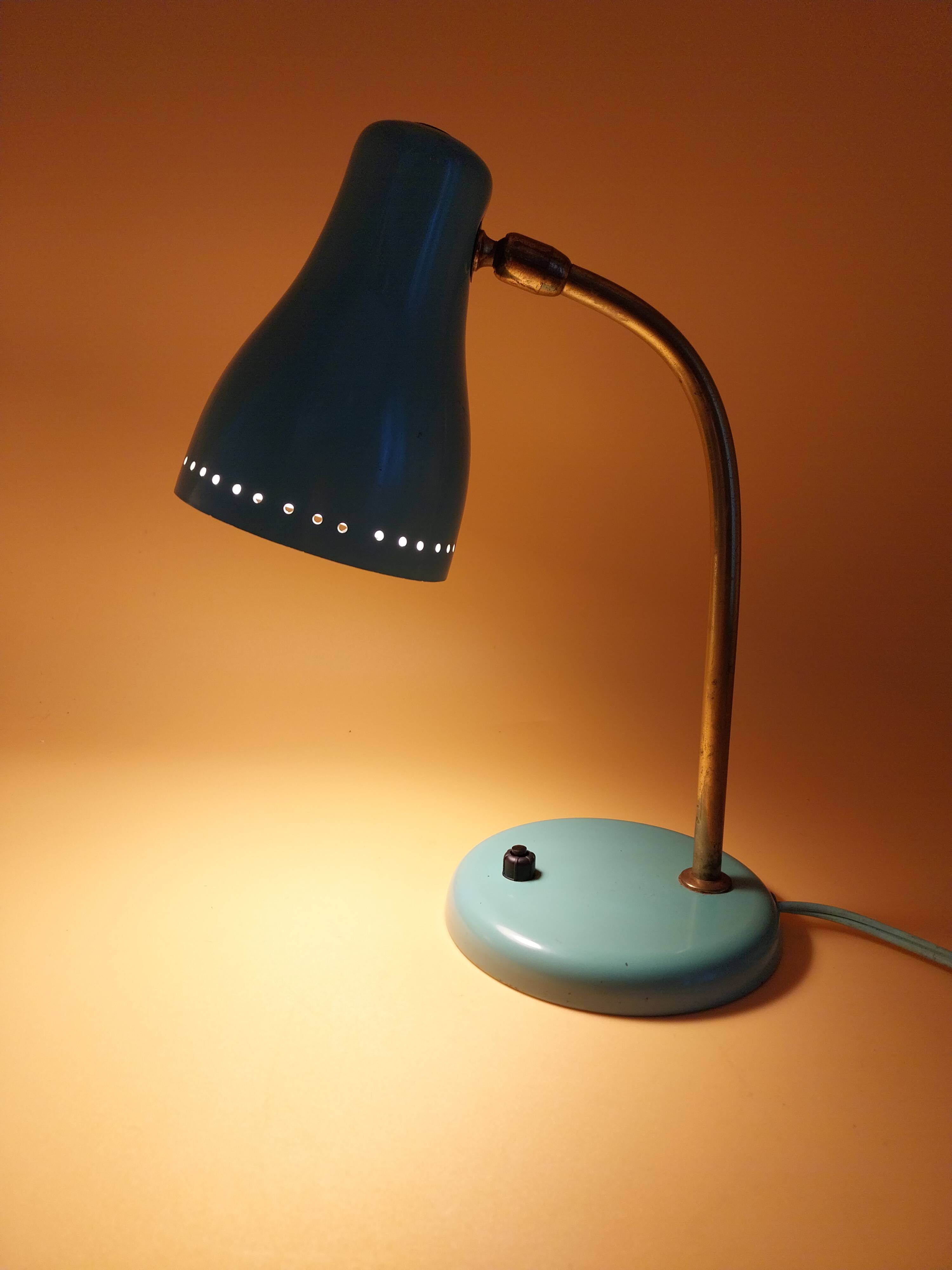 Green brass desk lamp with a goose neck on a ball joint from the 1960s.