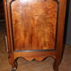 Commode galbée Louis XV en noyer blond XVIII