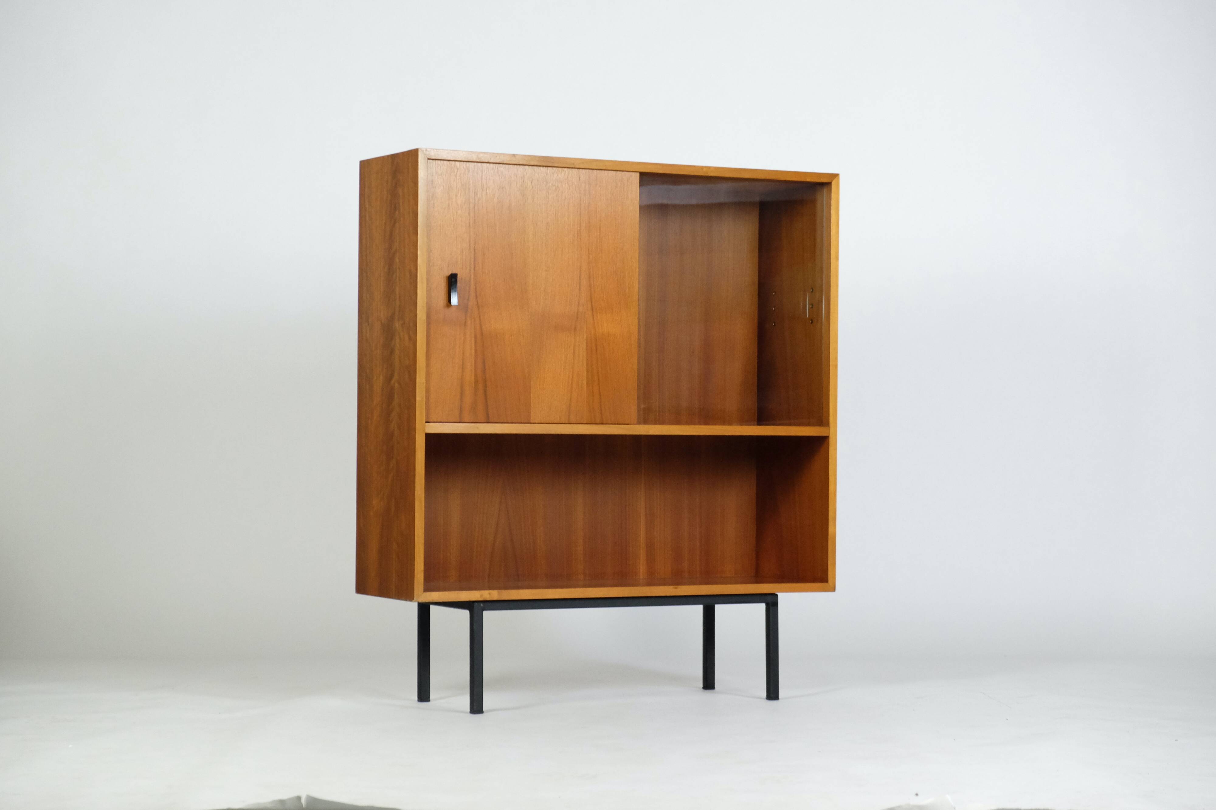 Vintage Nussbaum Vitrinenschrank Highboard Md-Century 1960er