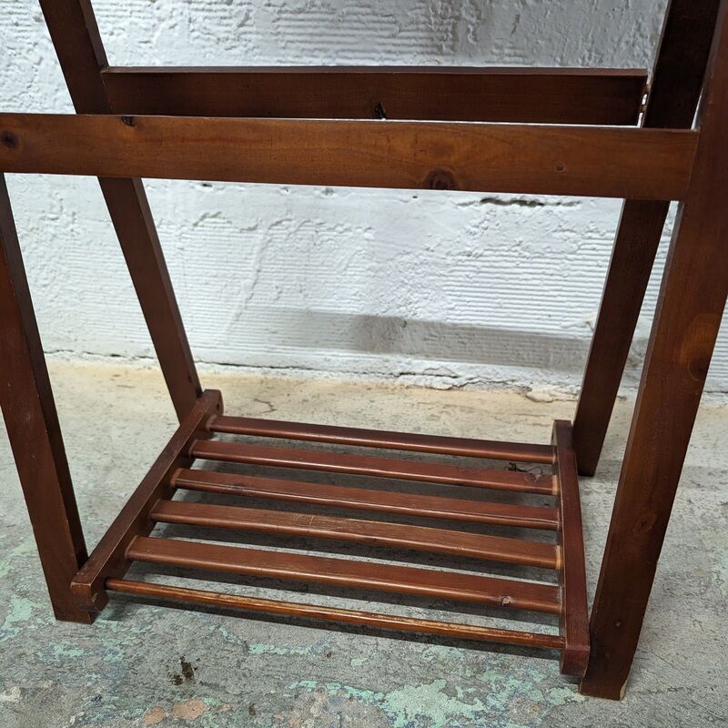 Foldable vintage valet