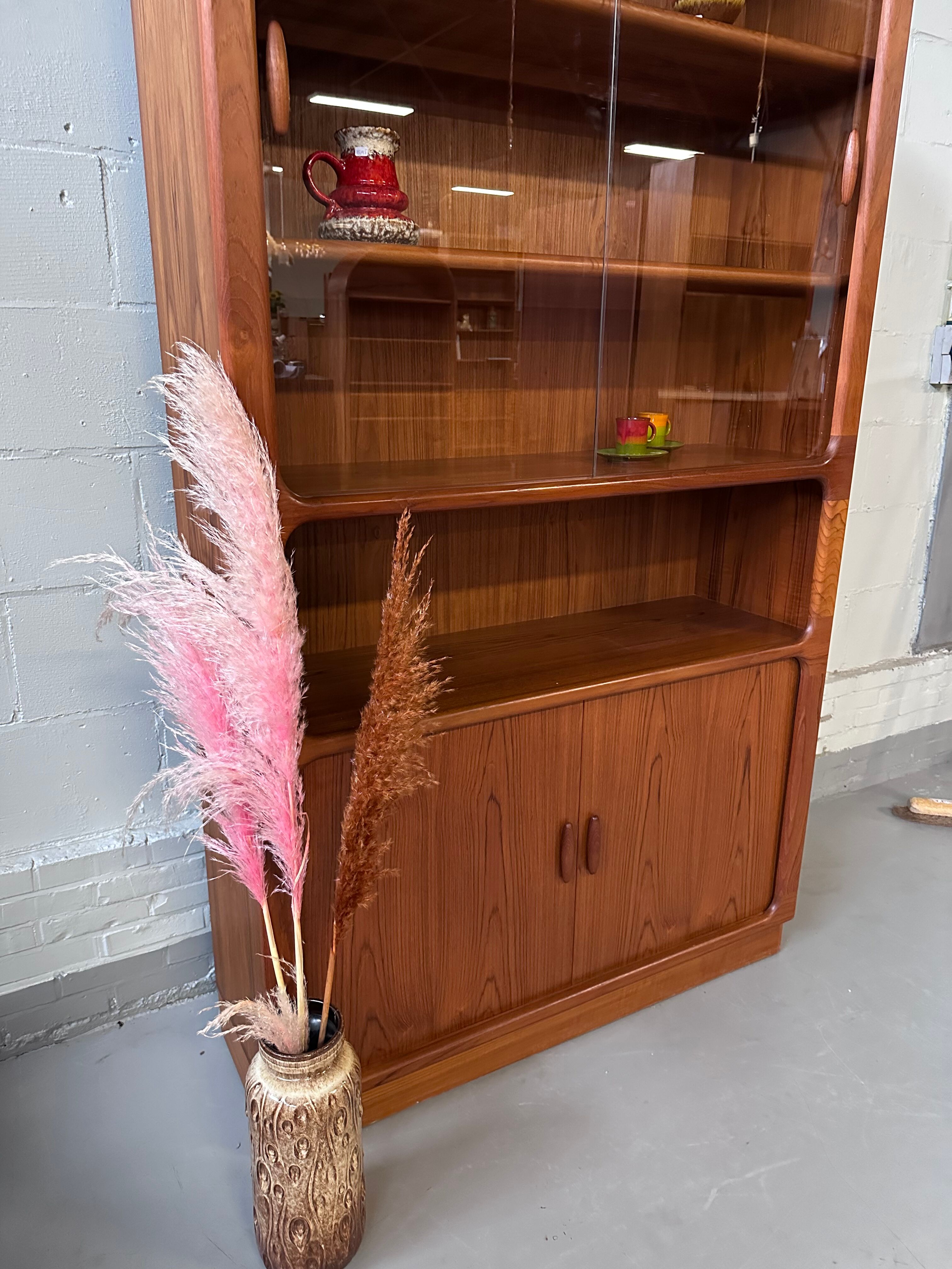 Dyrlund teak highboard closet