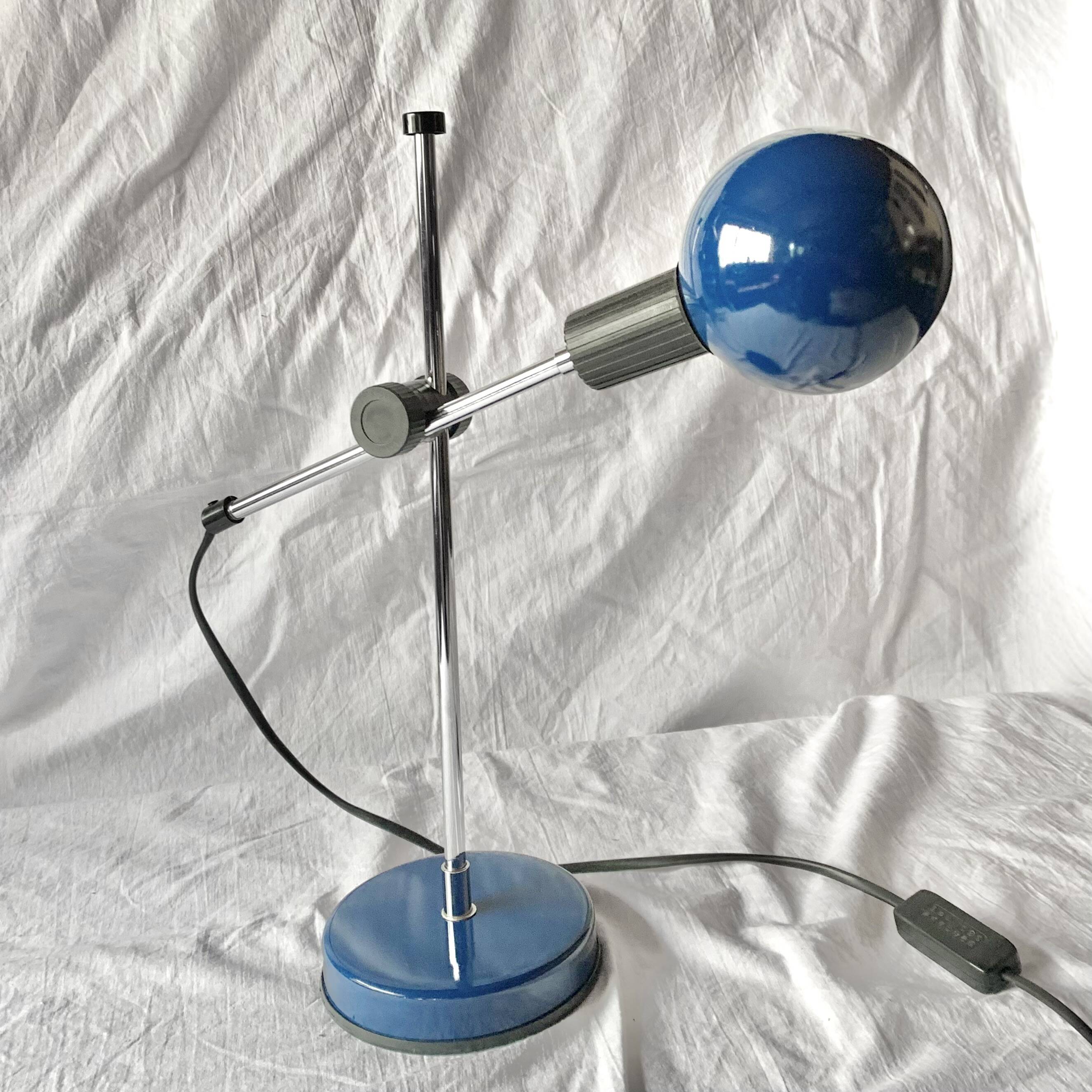 Lampe de bureau Eyeball bleue Veneta Lumi