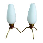 Paire de lampes de chevet tripodes opaline