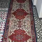 Tapis  oriental en laine, noué main