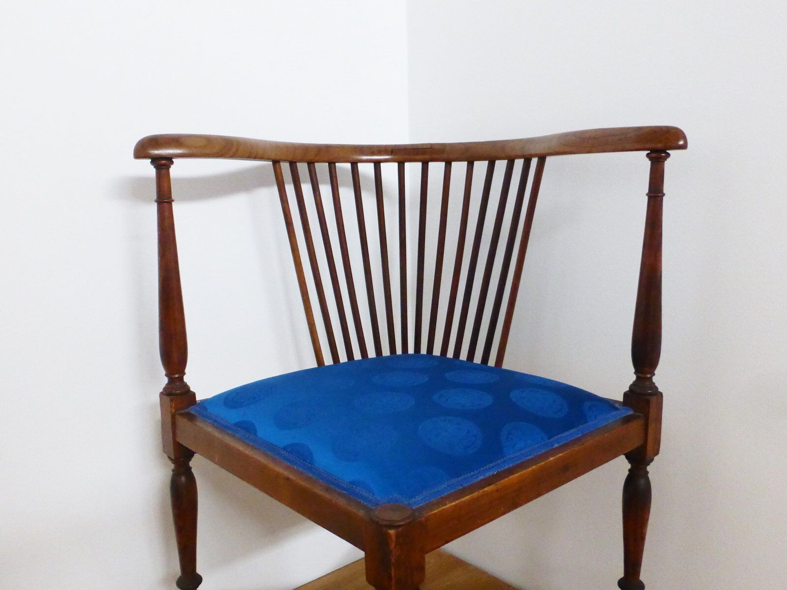 Corner chair, late nineteenth century