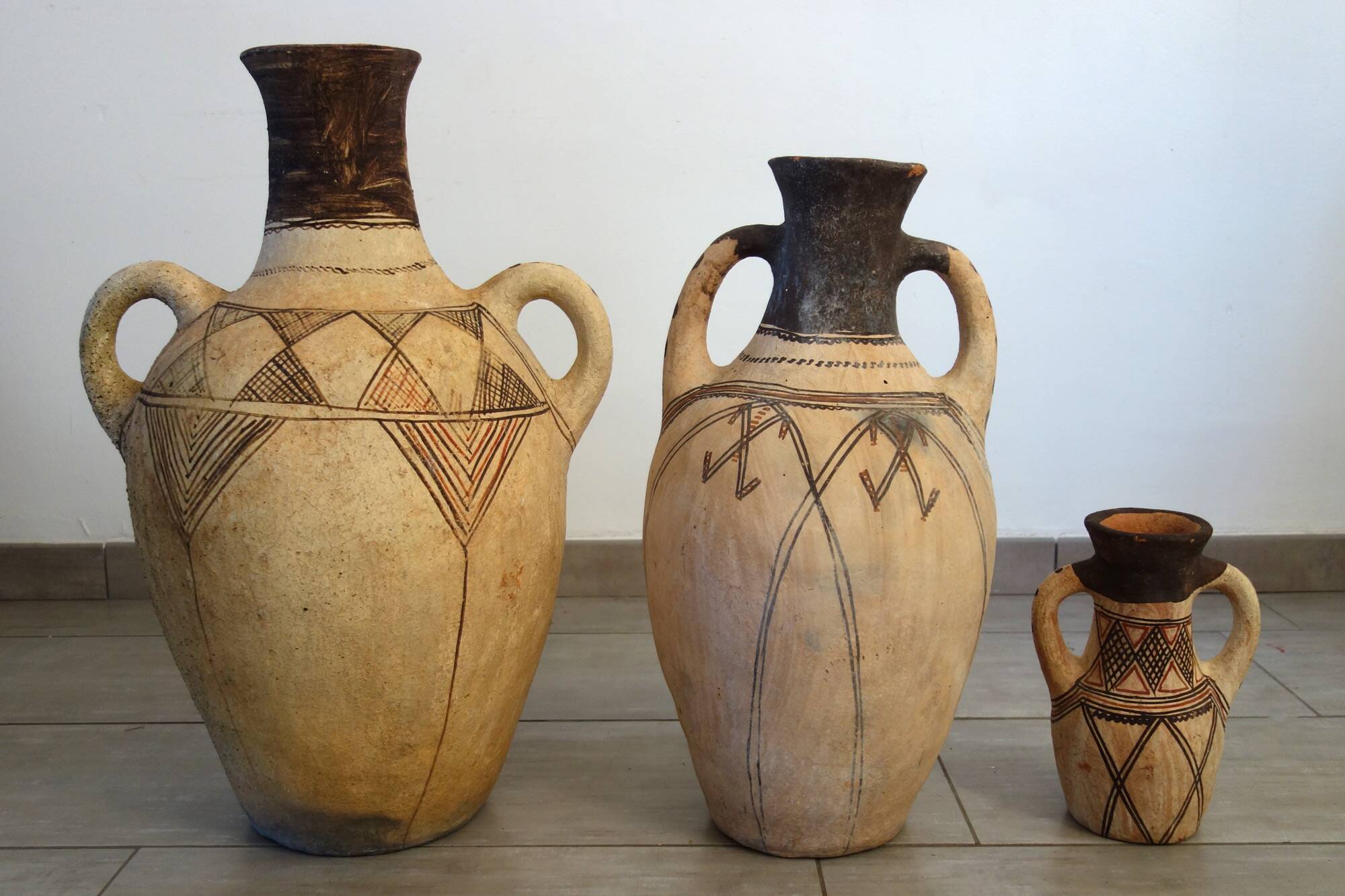 Ancient terracotta jar from the Rif (Morocco) H30cm