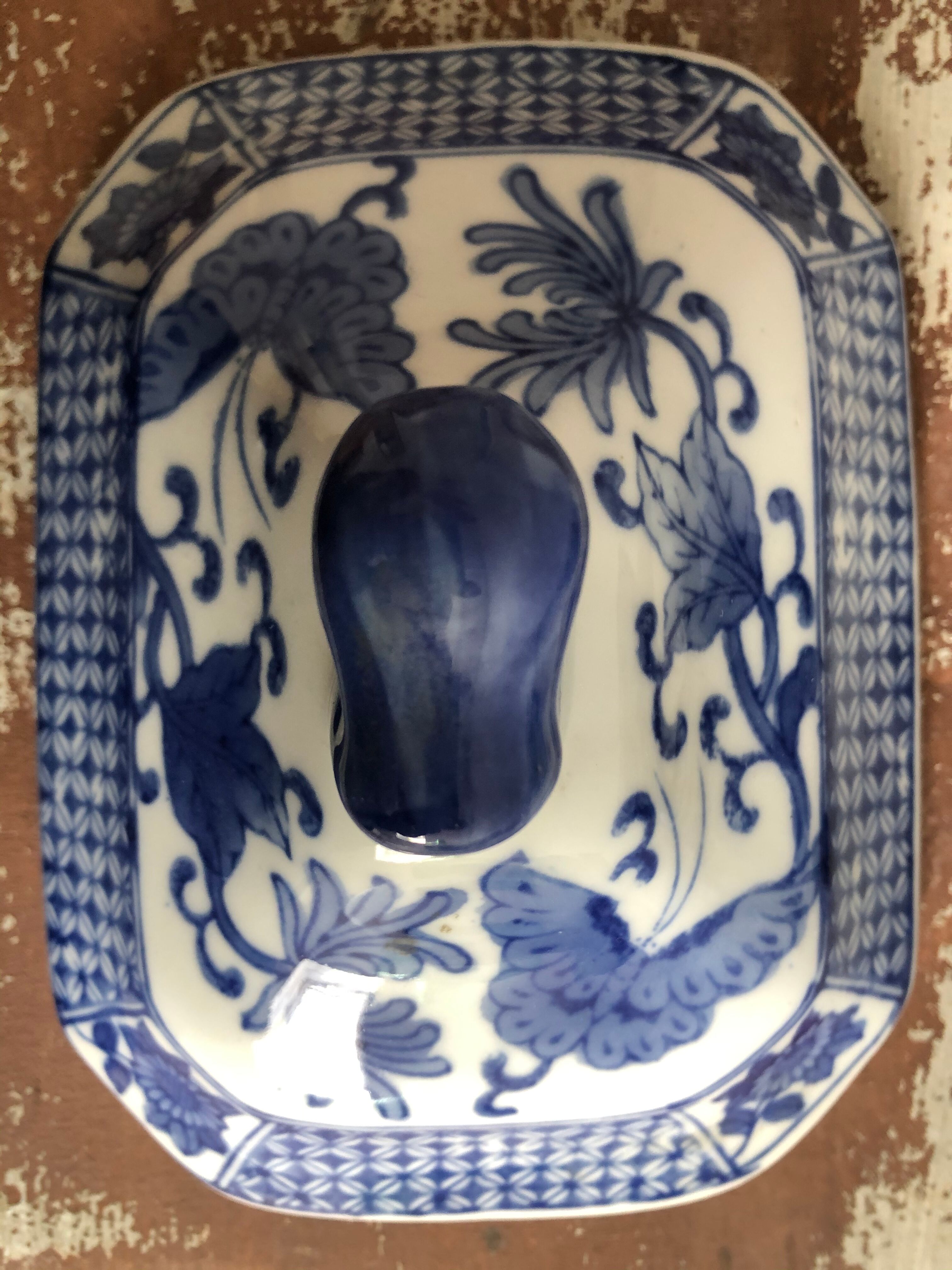 China porcelain terrine topped with a Fo dog