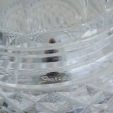 Imposing Médicis vase in cut crystal on a pedestal, created by Vaudeville at Baccarat.