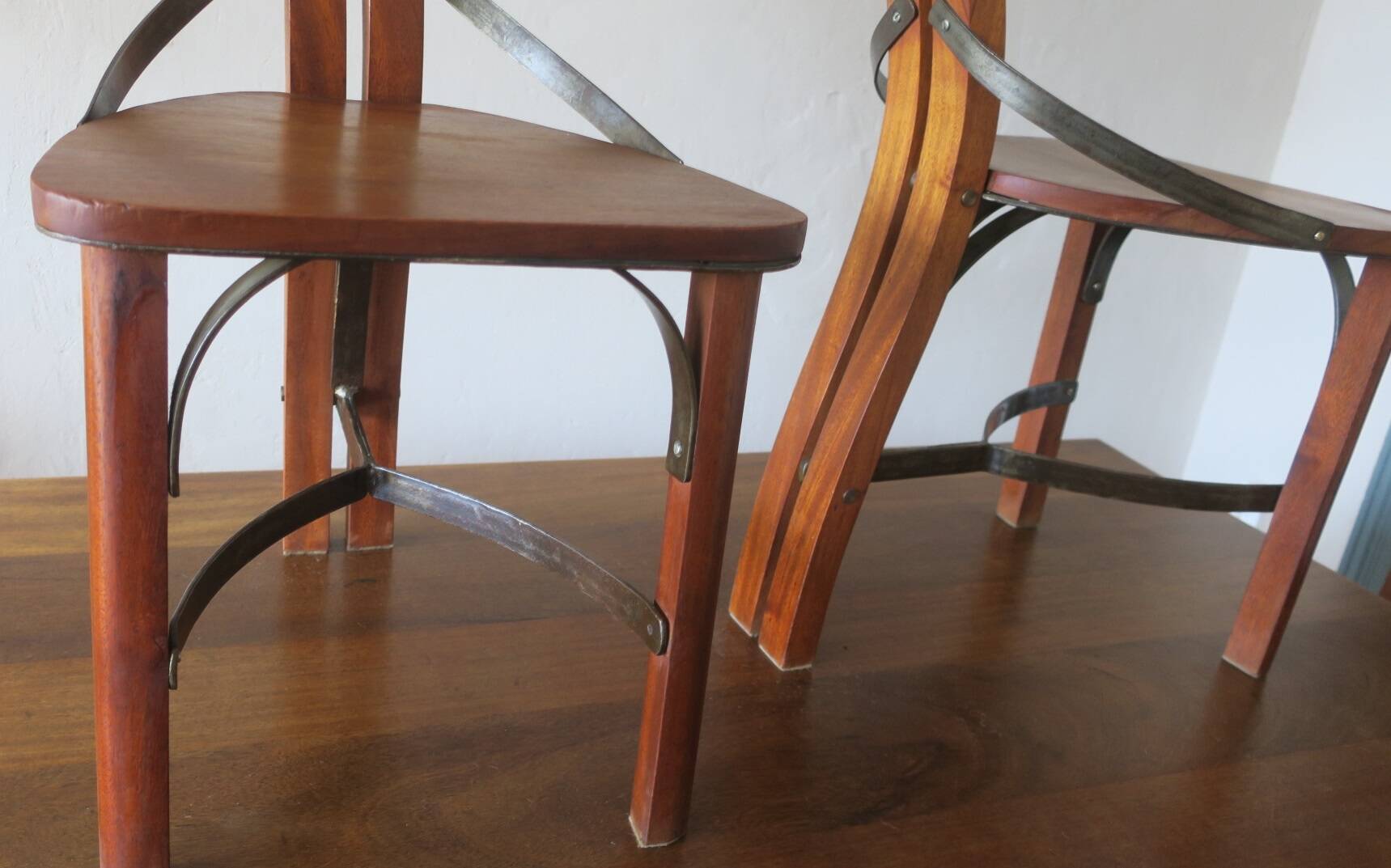 Brutalist 6 chairs and dining table in teak and patinated steel, 1960s