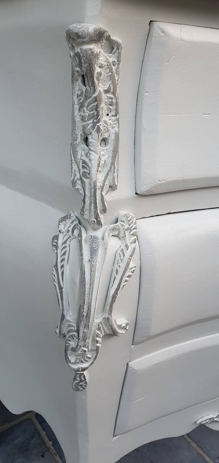 Louis 15 chest of drawers