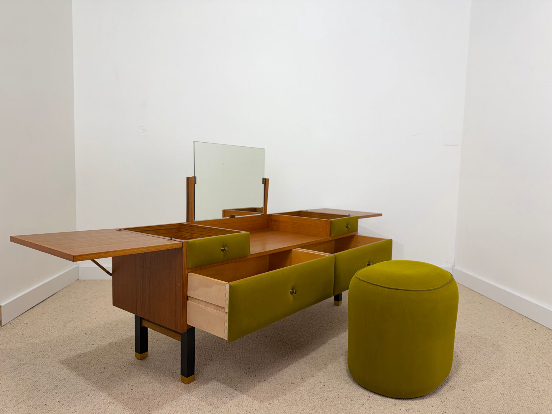 Coiffeuse et son pouf par Roger Landault, années 70