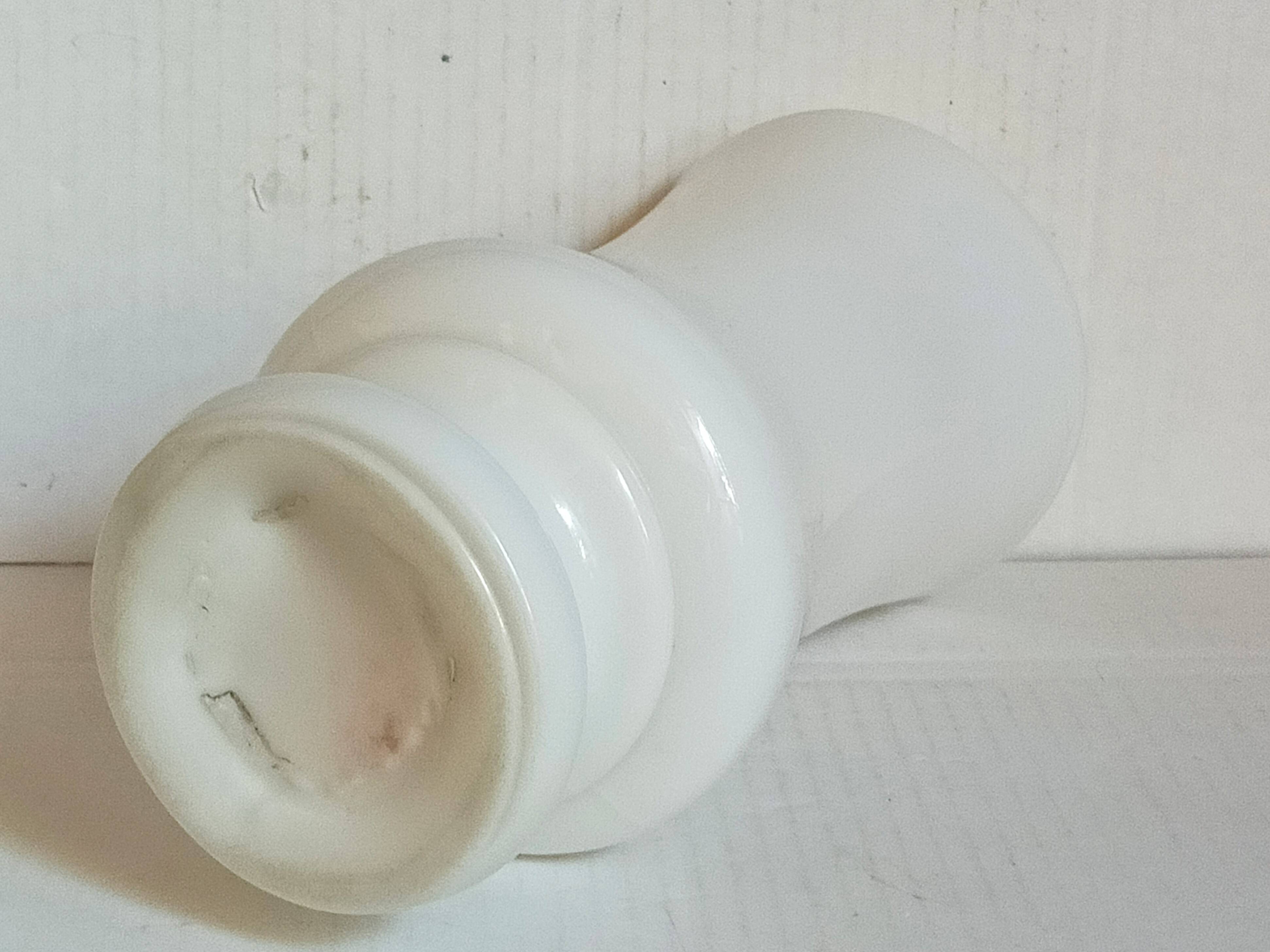 Vase en opaline sur pied début XXème