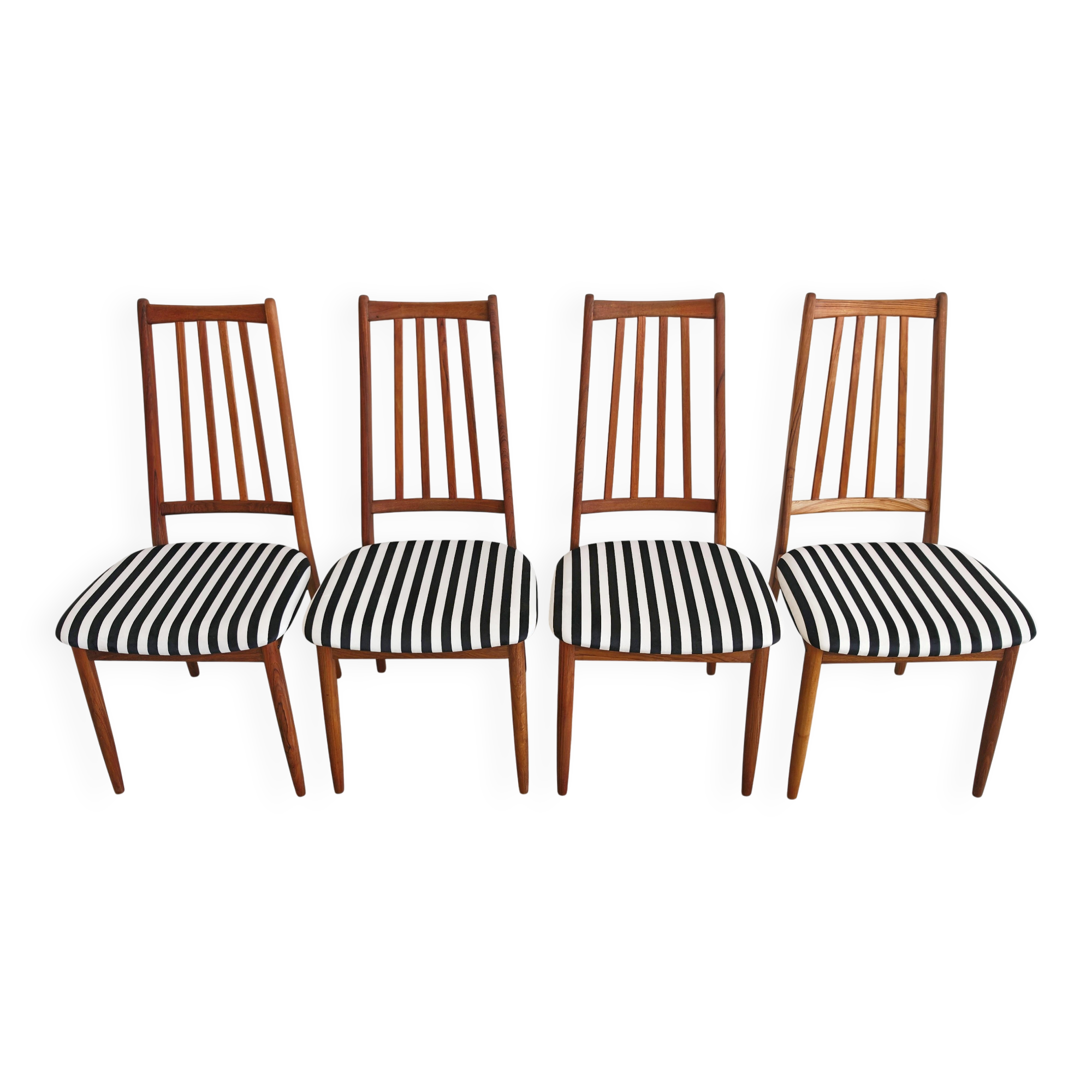 Set of 4 Mid-Century Modern chairs in solid teak from the 1960s.