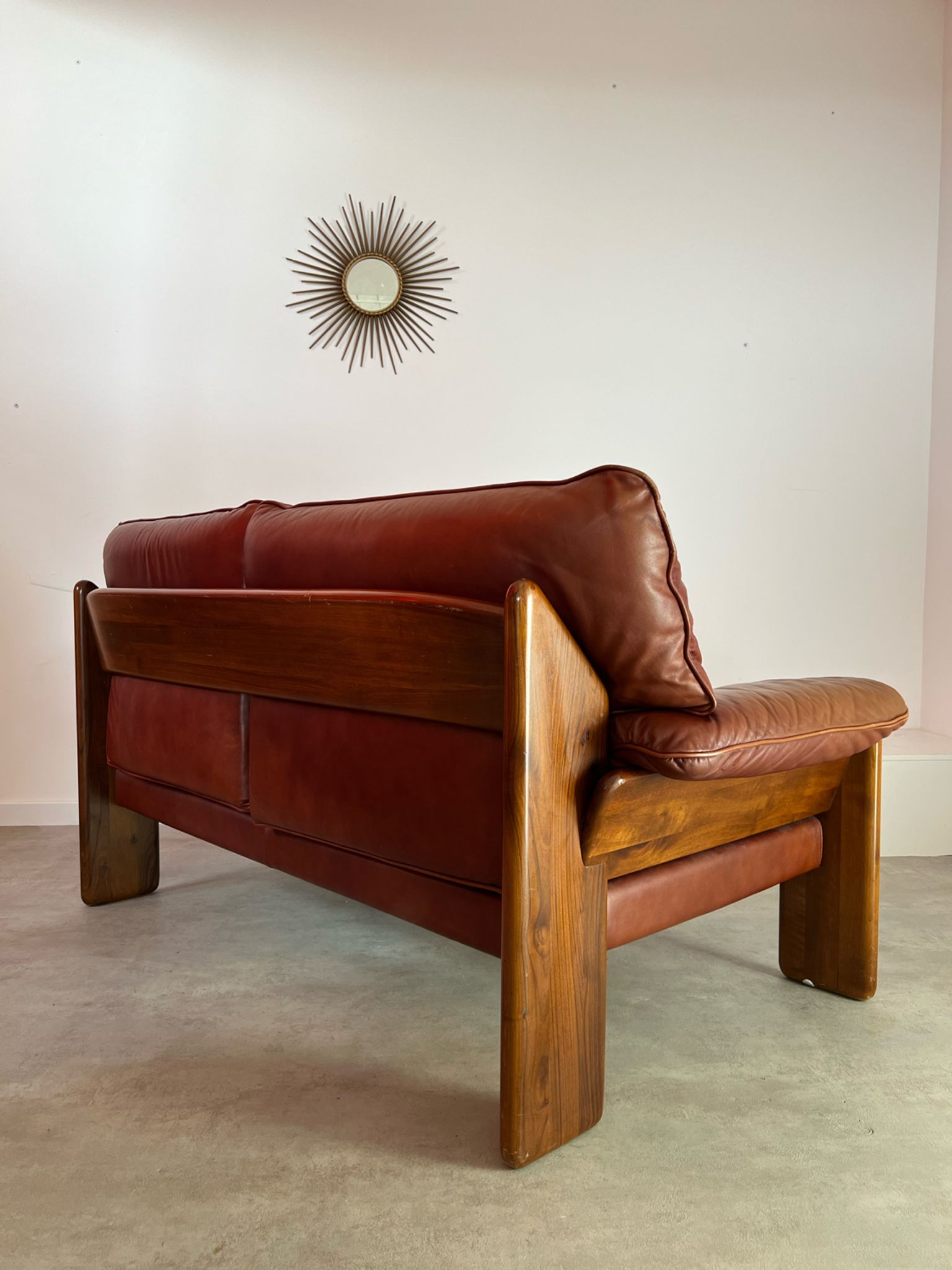 Old 2-seater leather and walnut sofa design 70s Mobil Girgi Mario Marenco vintage Italy