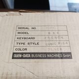 Quen-data 680 typewriter black