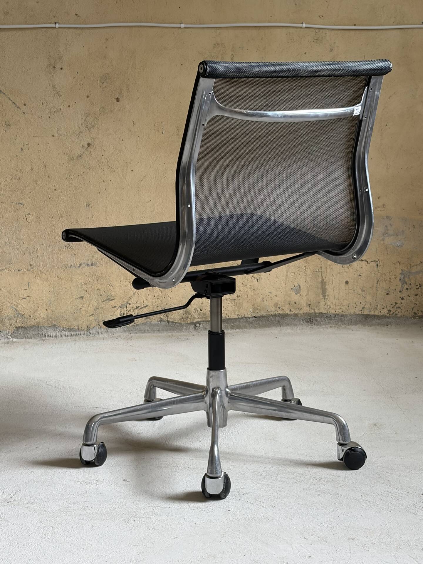 EA 106 chair by Charles and Ray Eames for ICF, 1980s