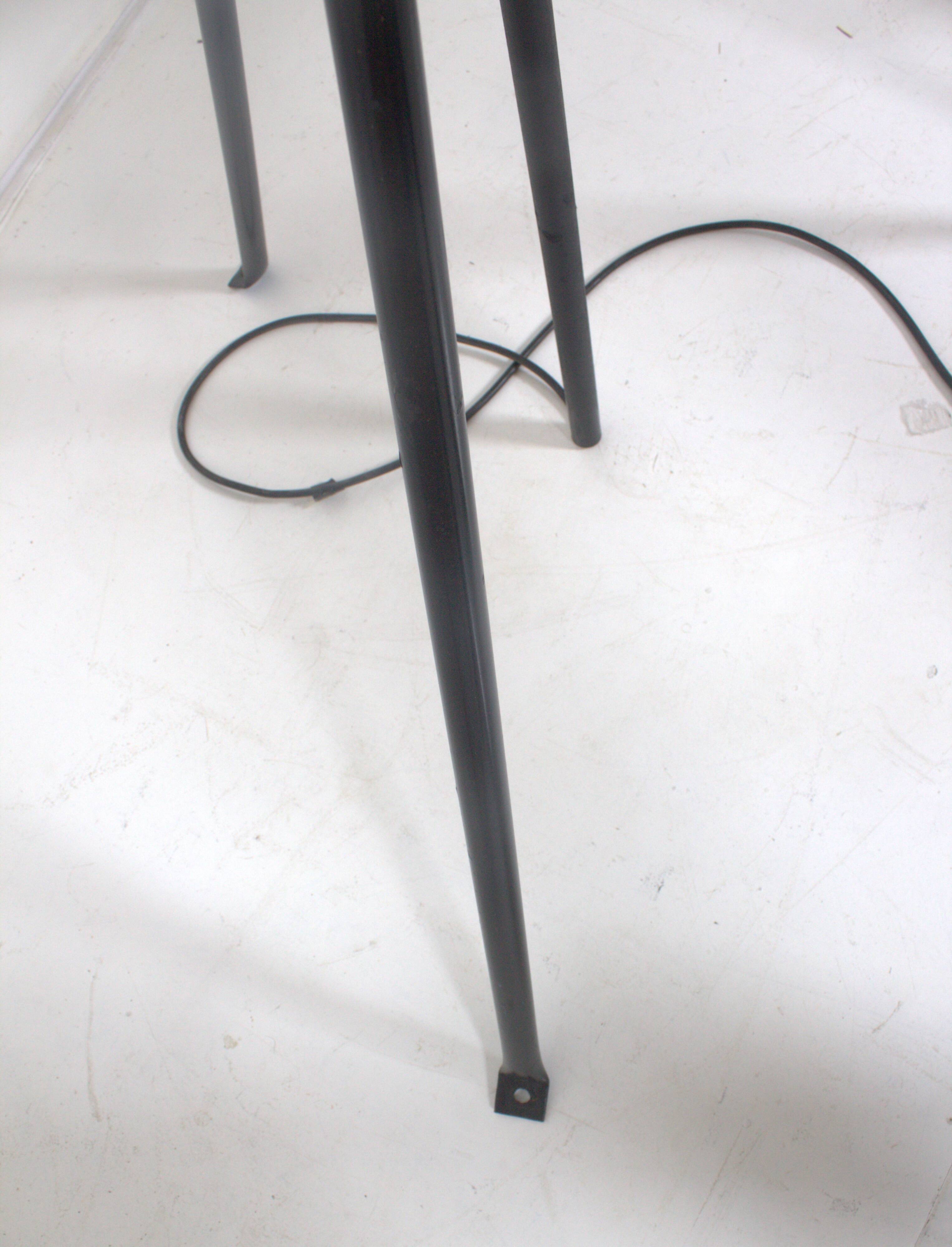 Industrial lamp with adjustable aluminum lampshade