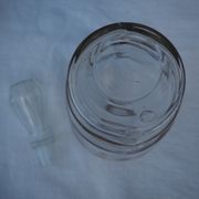 Golden liqueur service from the 1950s-1960s and its 12 glasses.