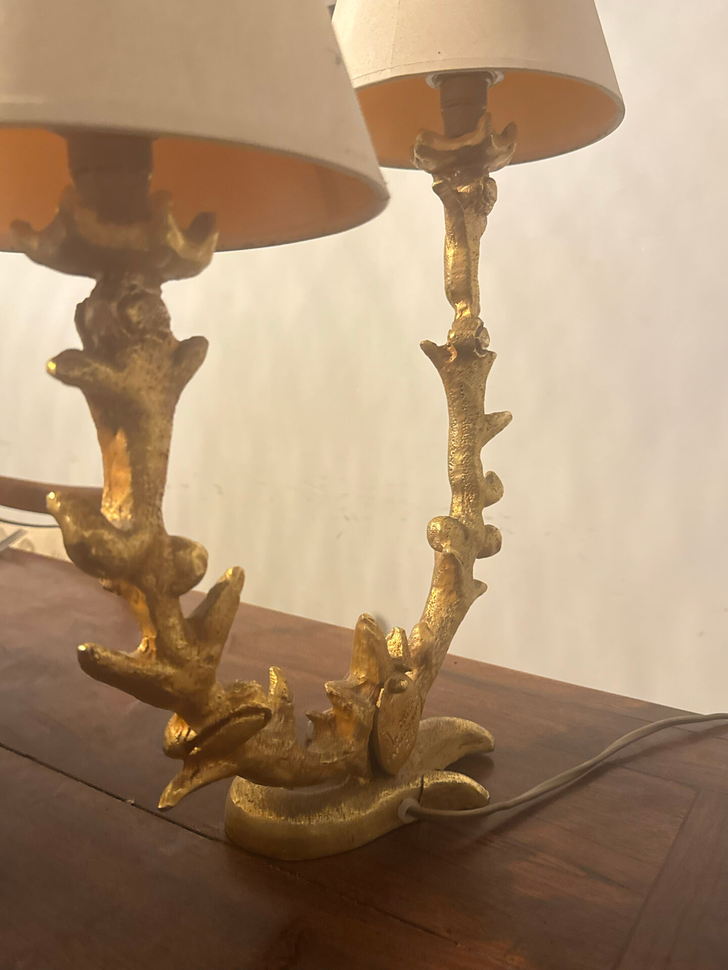 Lampe de table à deux bras en bronze doré par Georges Mathias for Fond