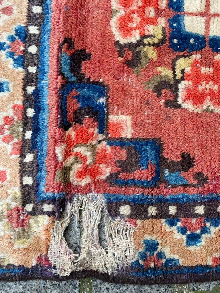 Chinese carpet antique square eliminated 66x61 cm