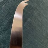 Serving knife with bamboo handle