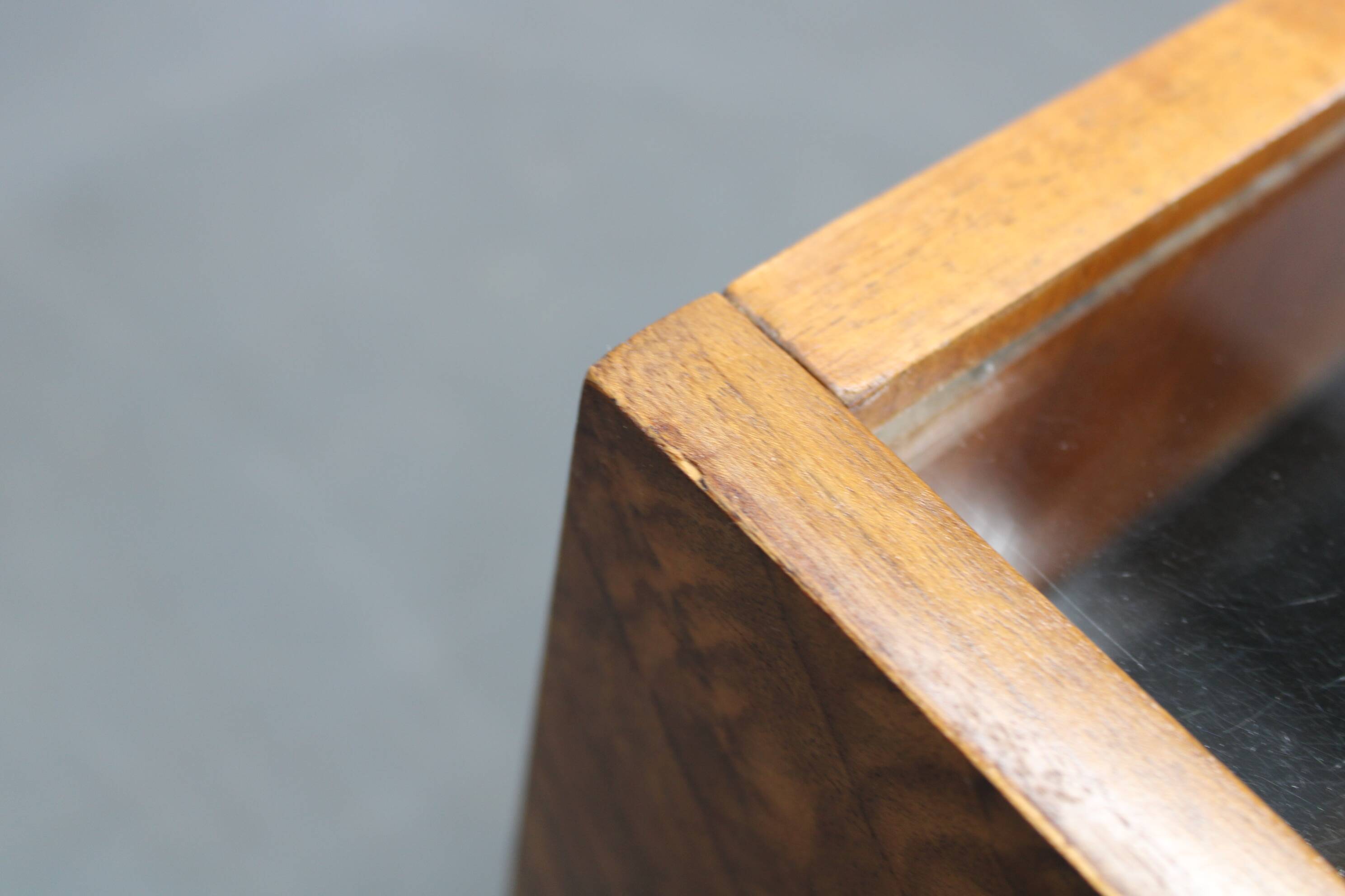 Paire de tables de chevet en noyer, Tchécoslovaquie années 1940