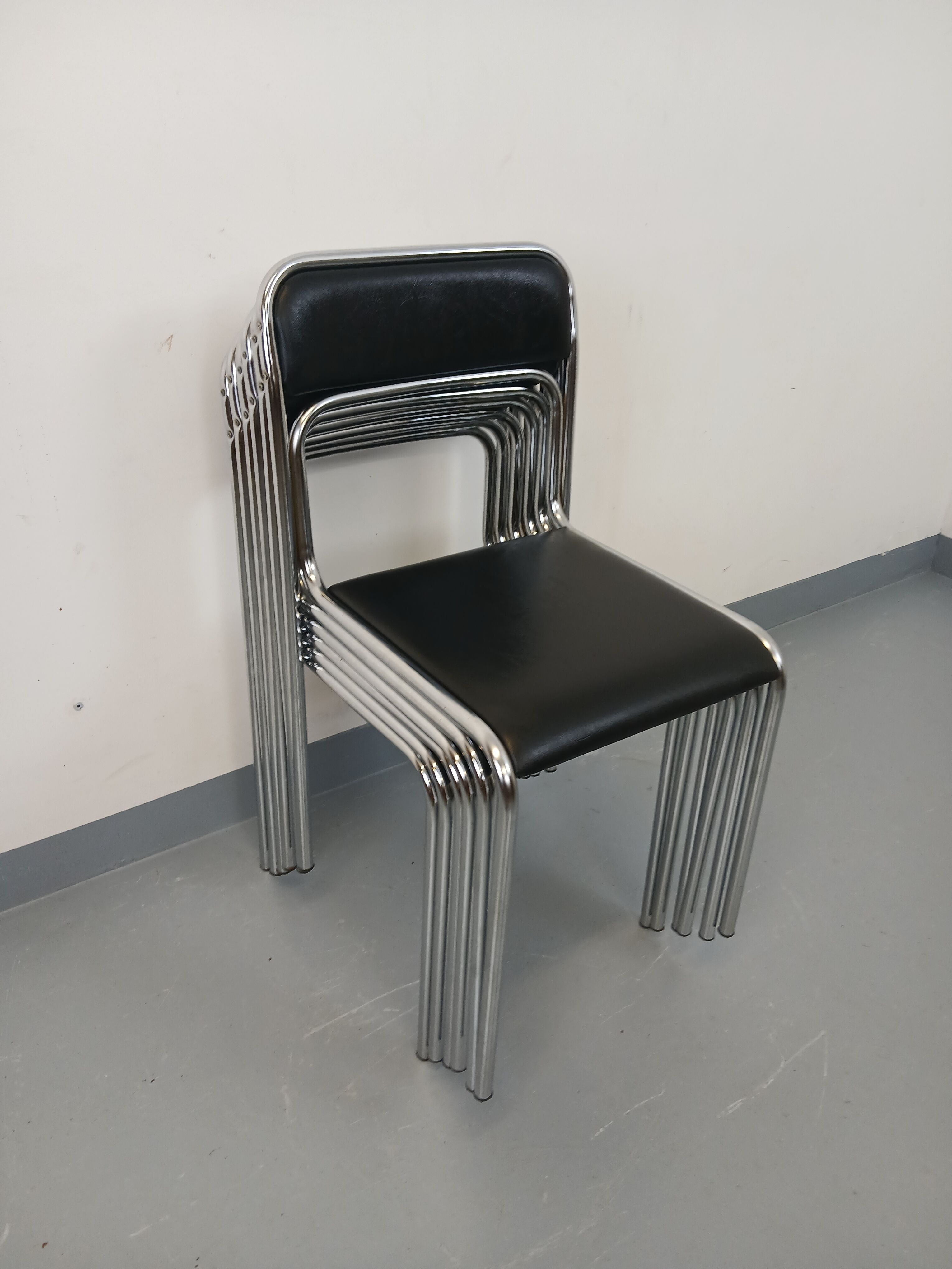 Set of 6 vintage Italian stackable chairs in chrome metal and skai.