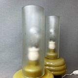 Lampes de table en verre opalin vert olive