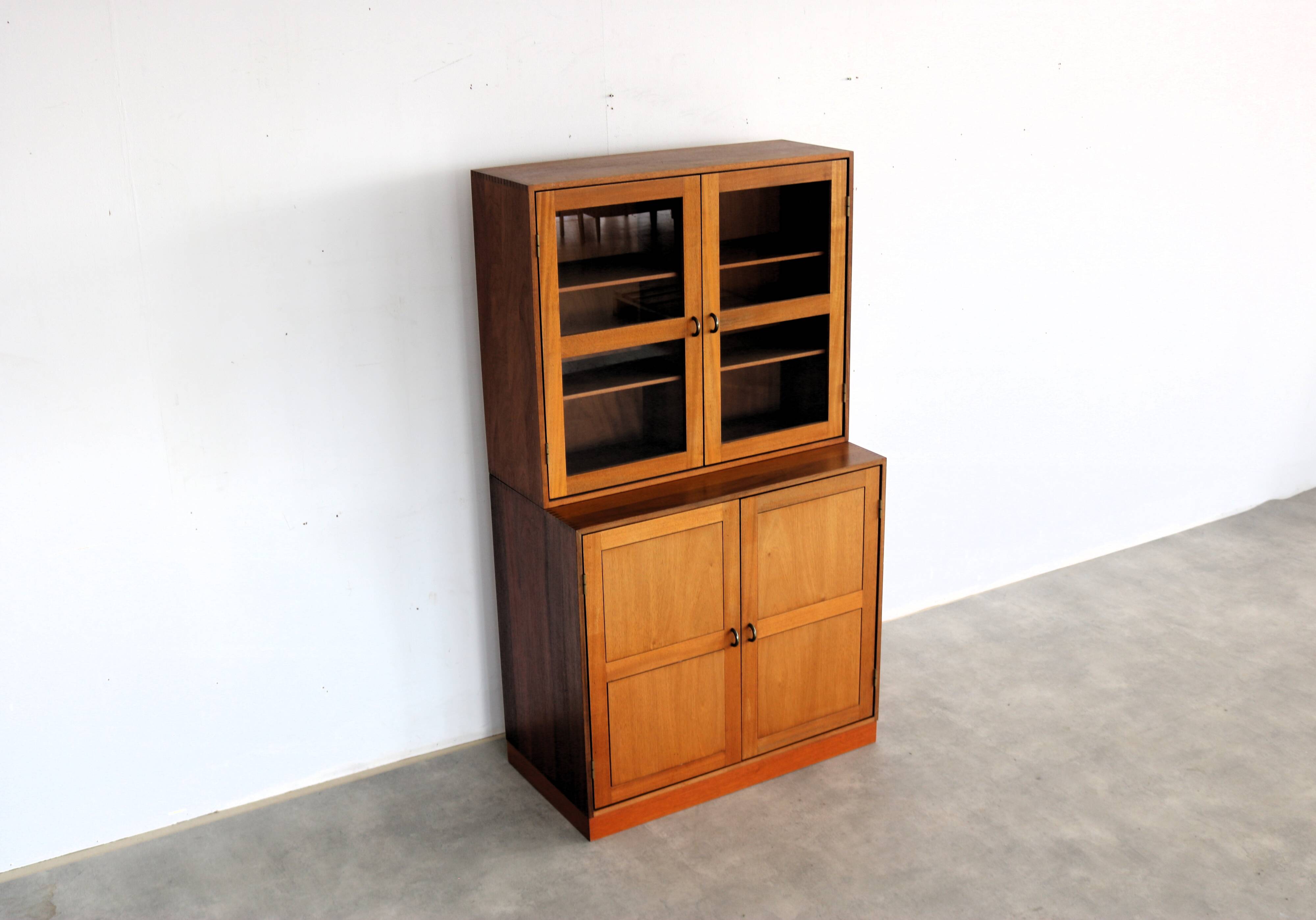 vintage wall cabinet | display cabinet | C. Hvidt
