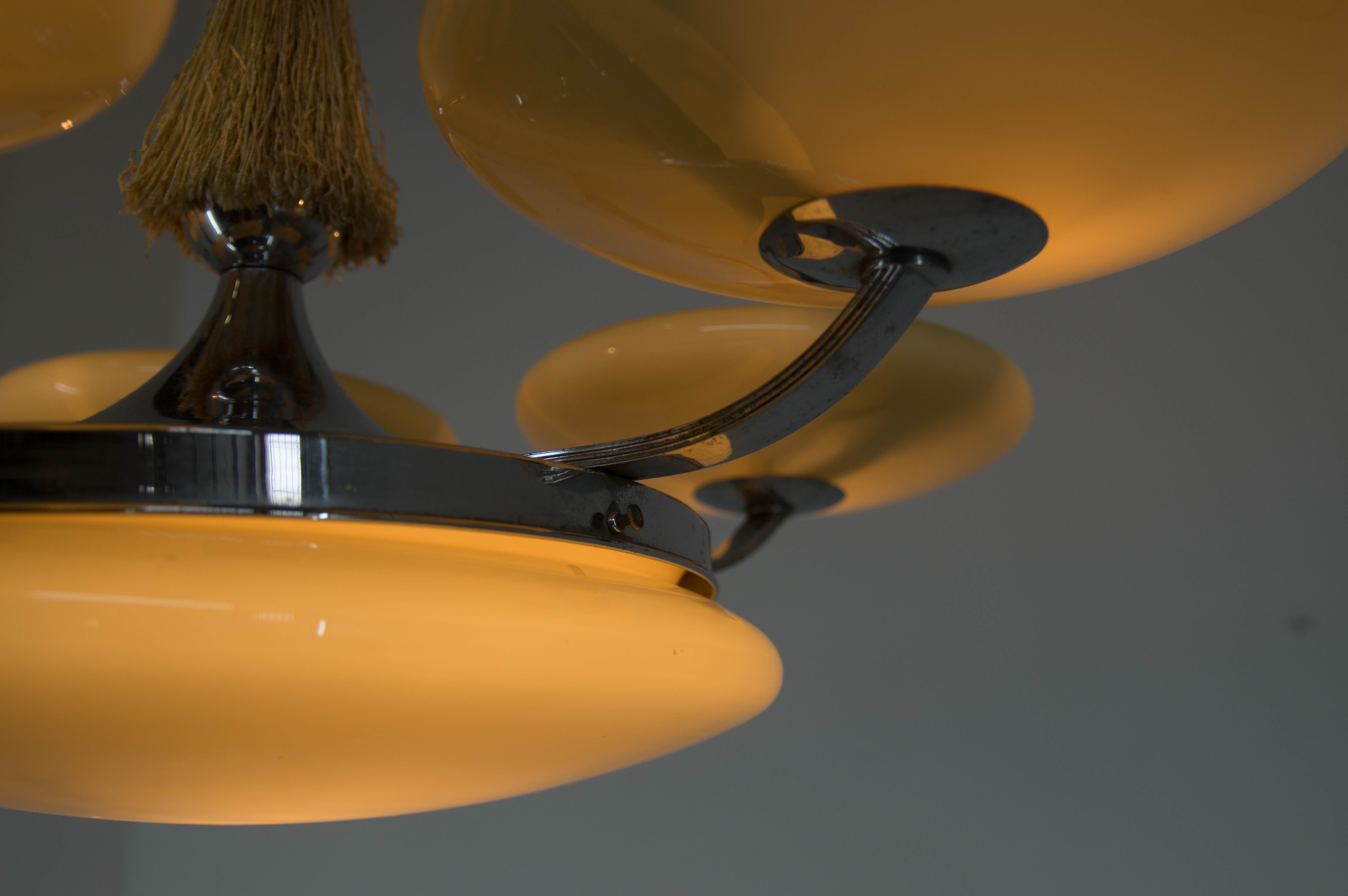 Large Elegant Art Deco Chandelier, 1930s