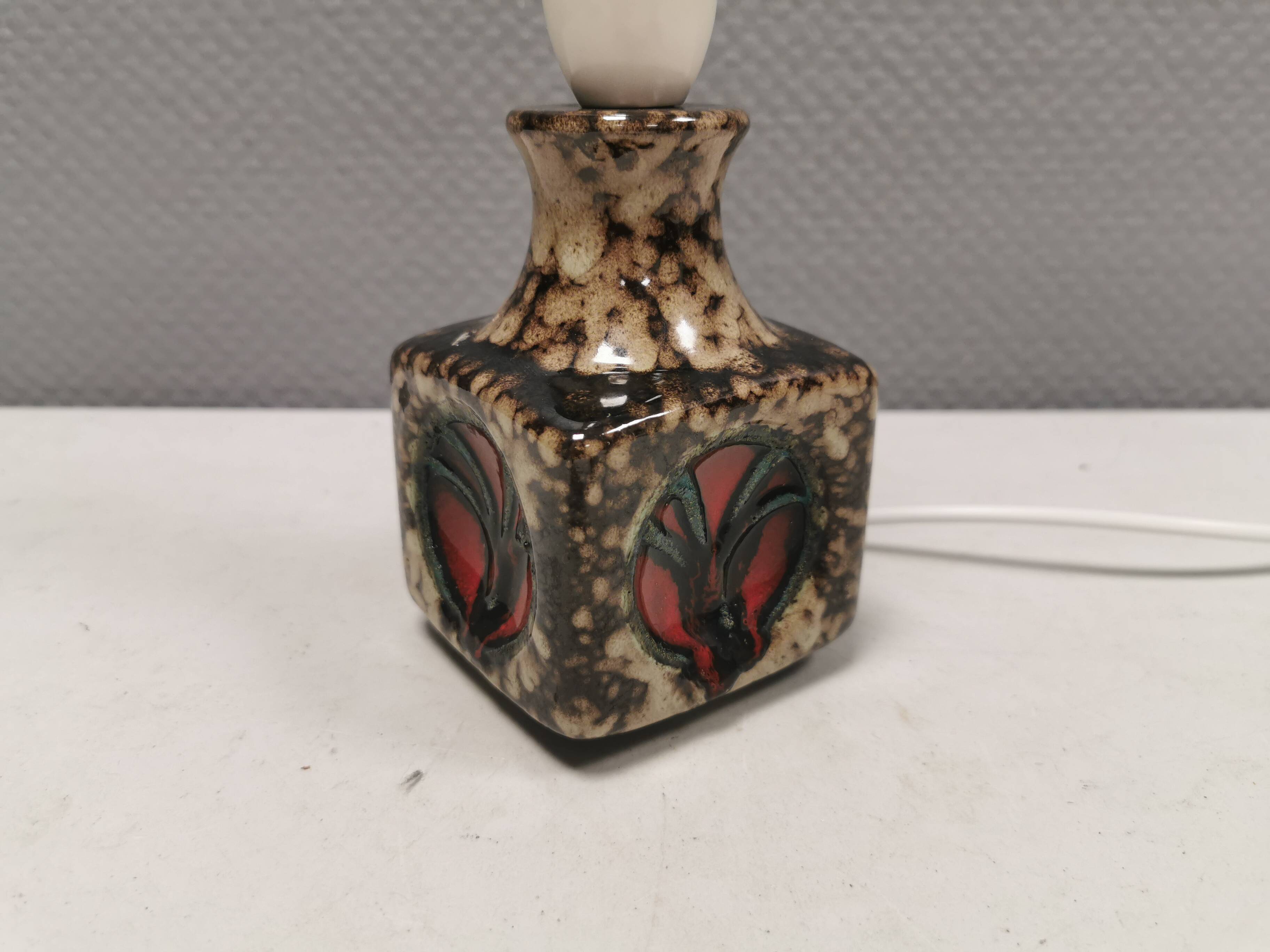 Small delicious ceramic table lamp, Danish and estimated from the 1970s.