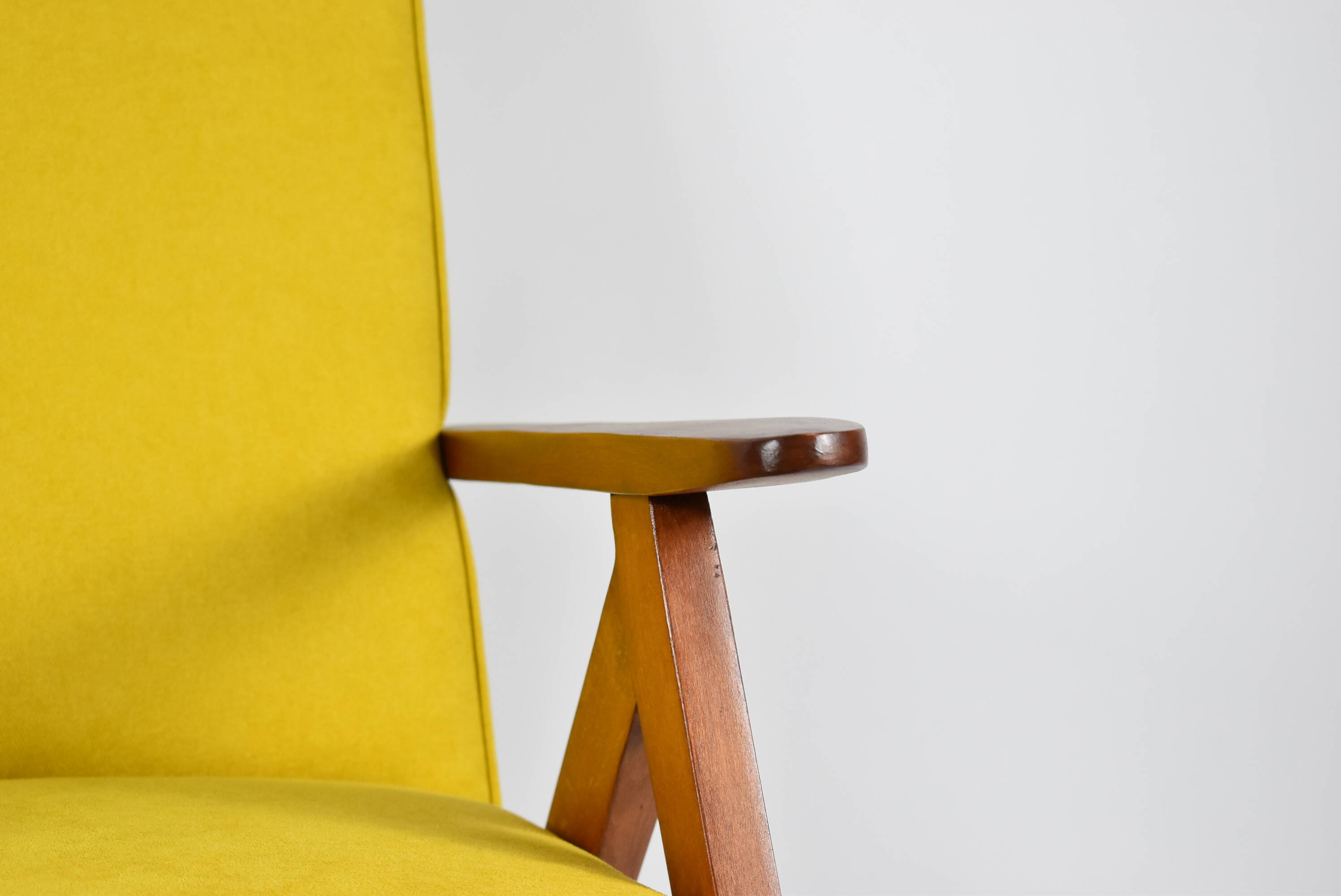 Fauteuil vintage original restauré des années 60, jaune, teck