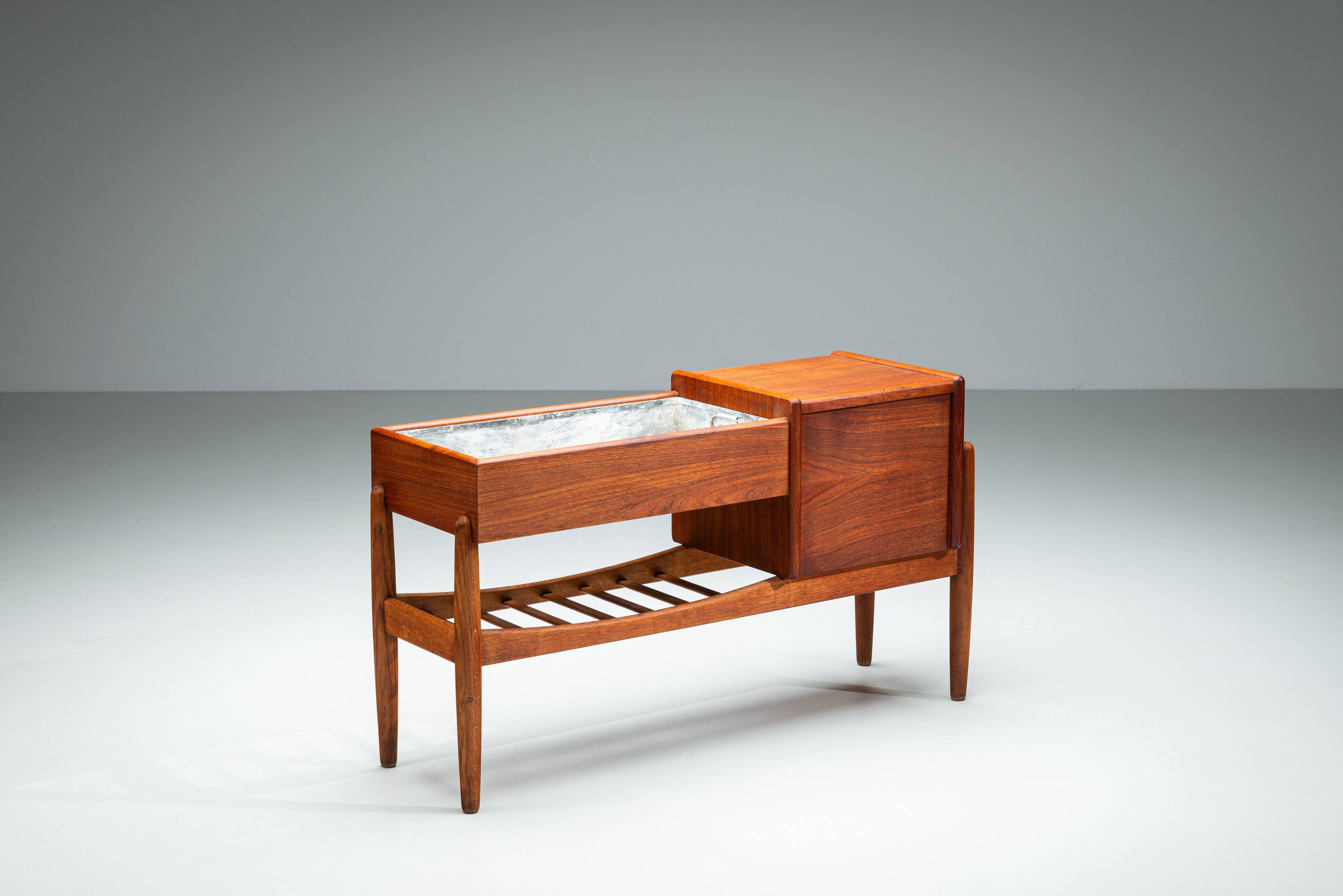 No. 36 teak planter by Arne Wahl Iversen for Vinde Møbelfabrik